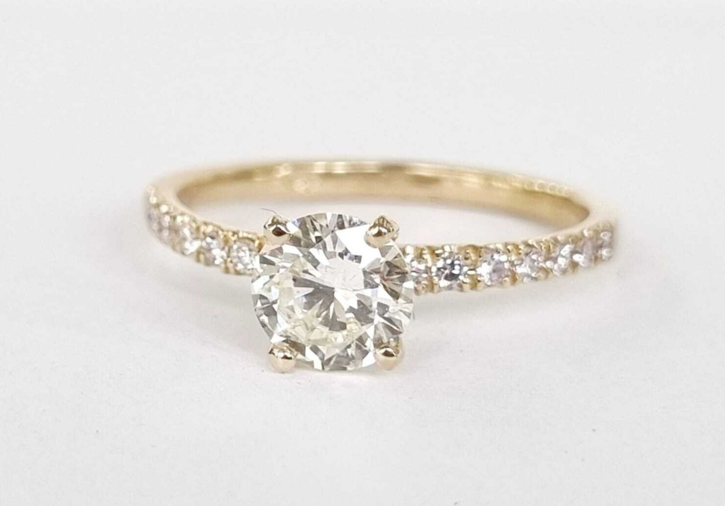 Anello fidanzamento in oro bianco 18k e diamanti naturali certificato igi 0.90ct