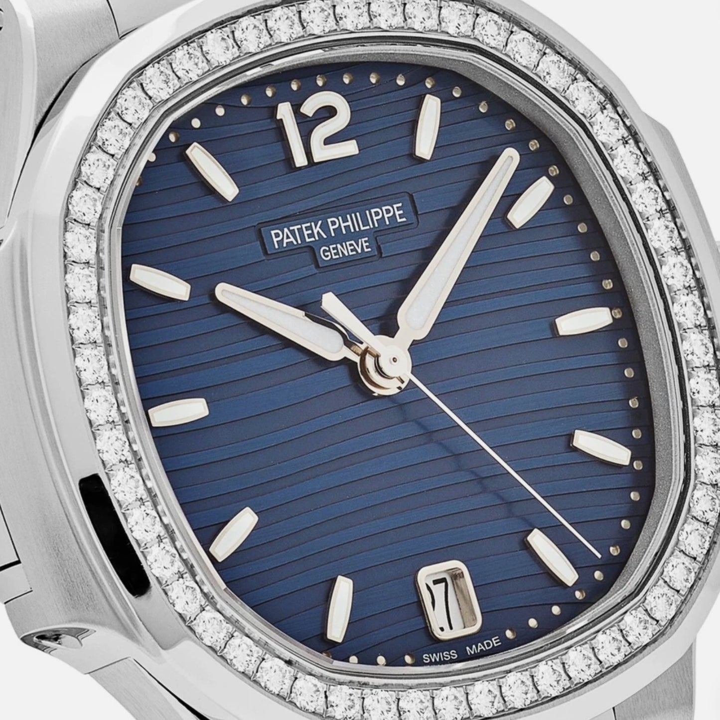 Patek Philippe Nautilus 7118/1200A-001 'Ladies' quadrante blu lunetta diamantata