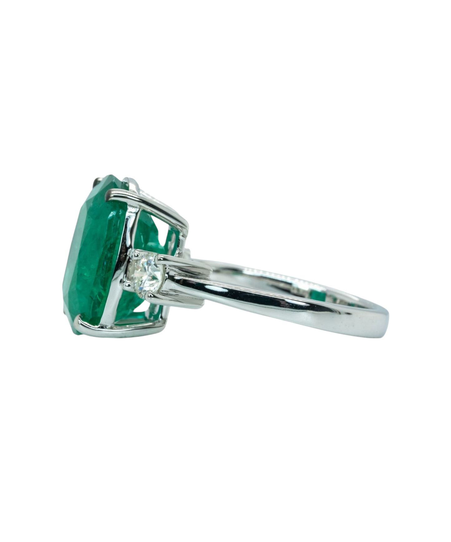 Anello trology in oro bianco e smeraldo 7.30 ct  e diamanti naturali 0.50ct