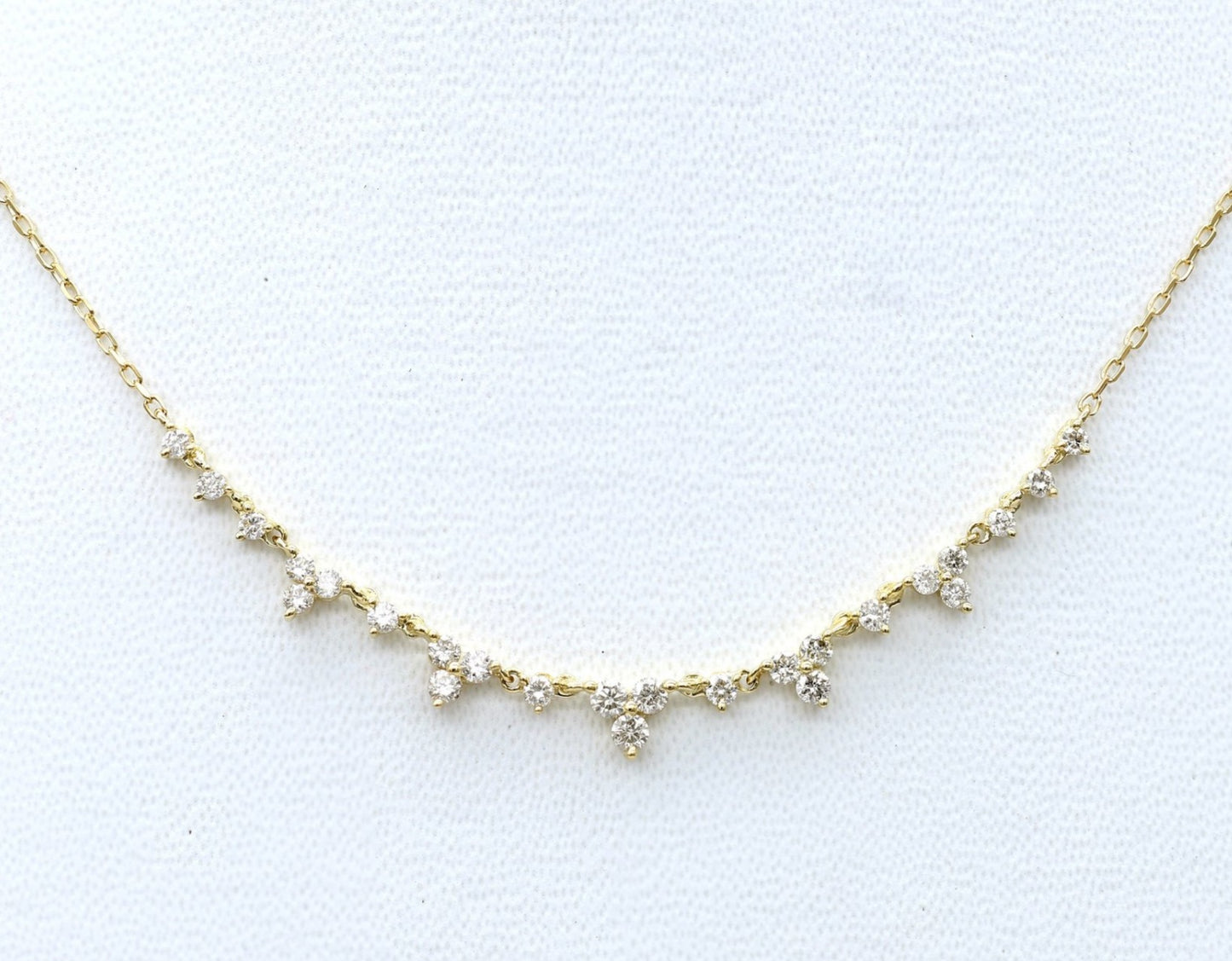 Collana con ciondolo in oro giallo 18k e diamanti naturali 2.50ct