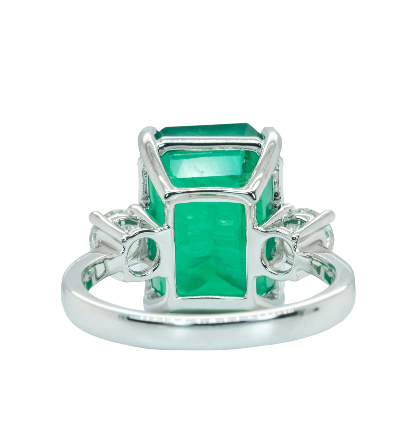 Anello trology in oro bianco e smeraldo 8.60 ct e diamanti naturali 0.70ct