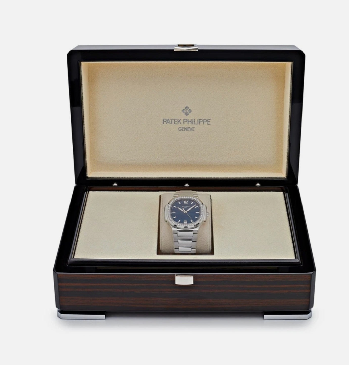Patek Philippe Nautilus 7118/1200A-001 'Ladies' quadrante blu lunetta diamantata