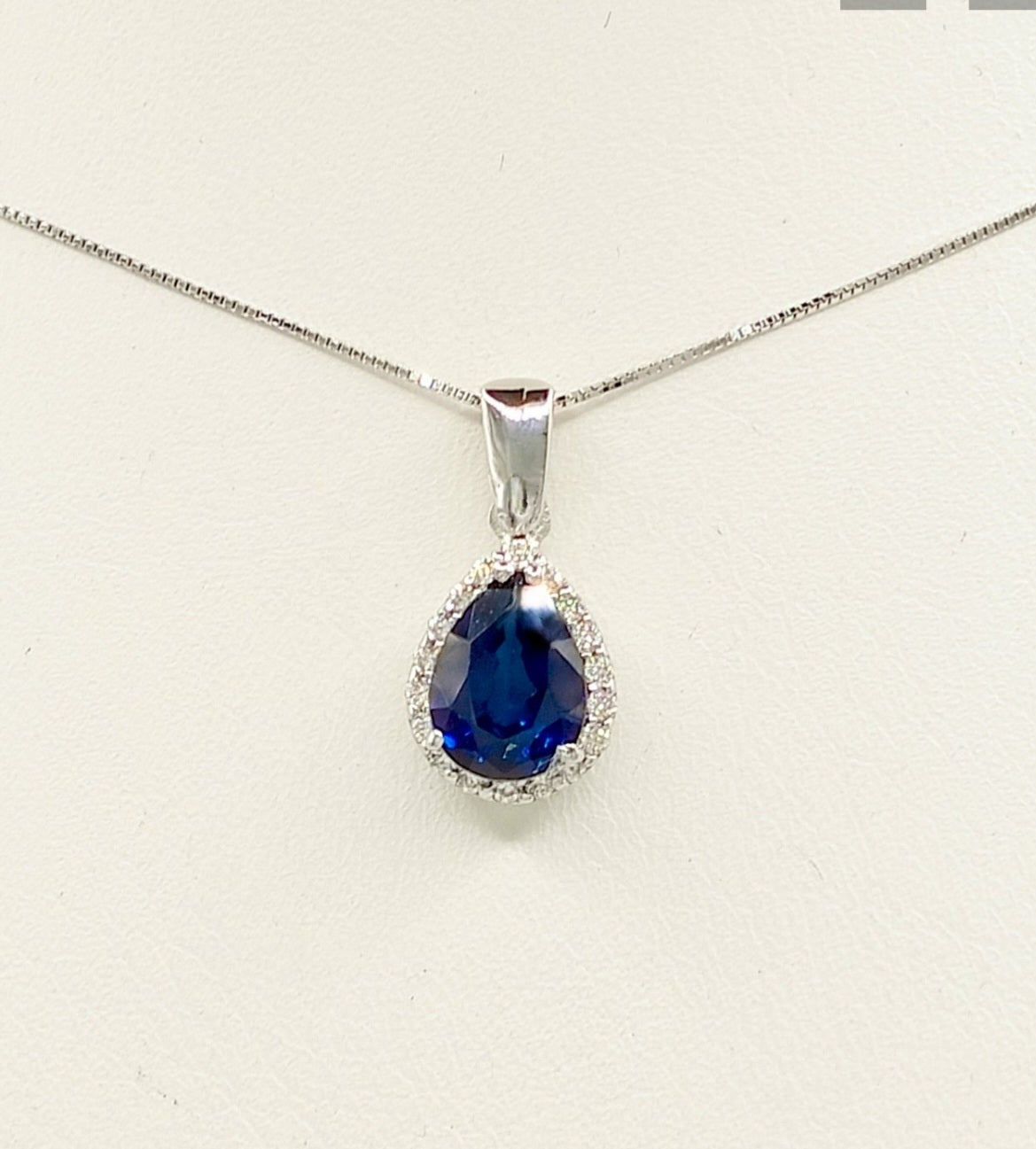 Collana in oro bianco 18k e diamanti naturali e zaffiro naturale 1.98 ct