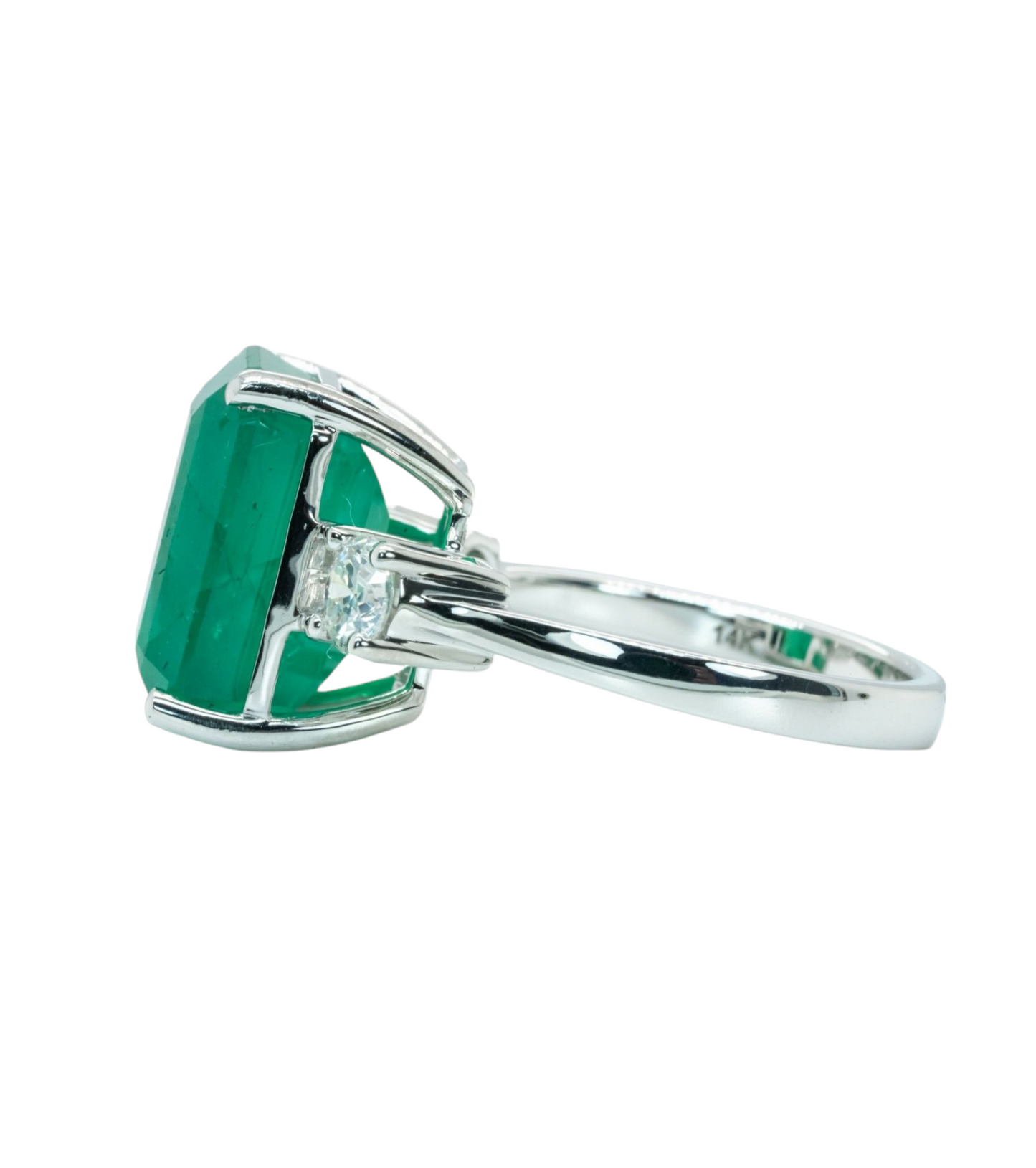 Anello trology in oro bianco e smeraldo 8.60 ct e diamanti naturali 0.70ct