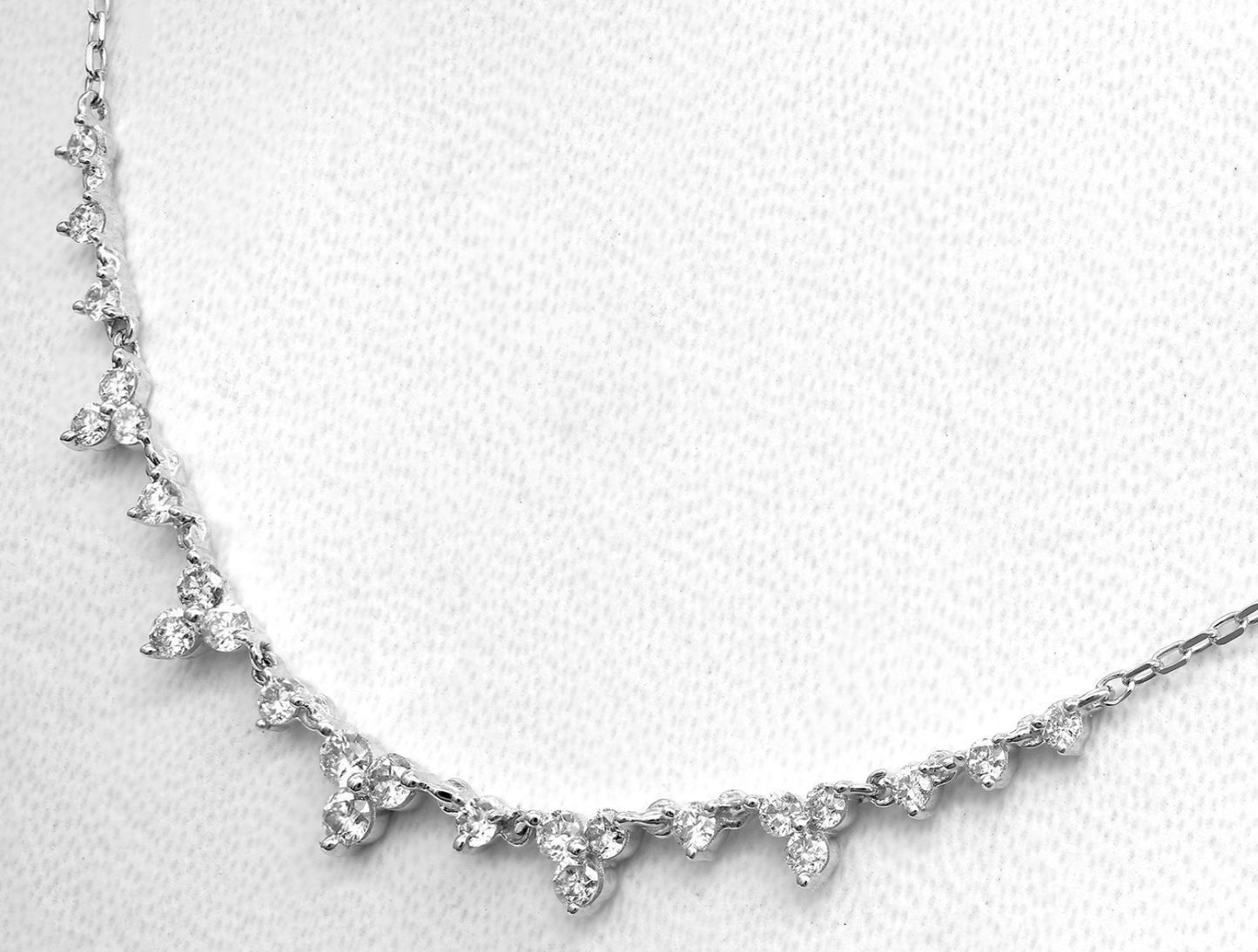 Collana con ciondolo in oro bianco 18k e diamanti naturali 2.50ct