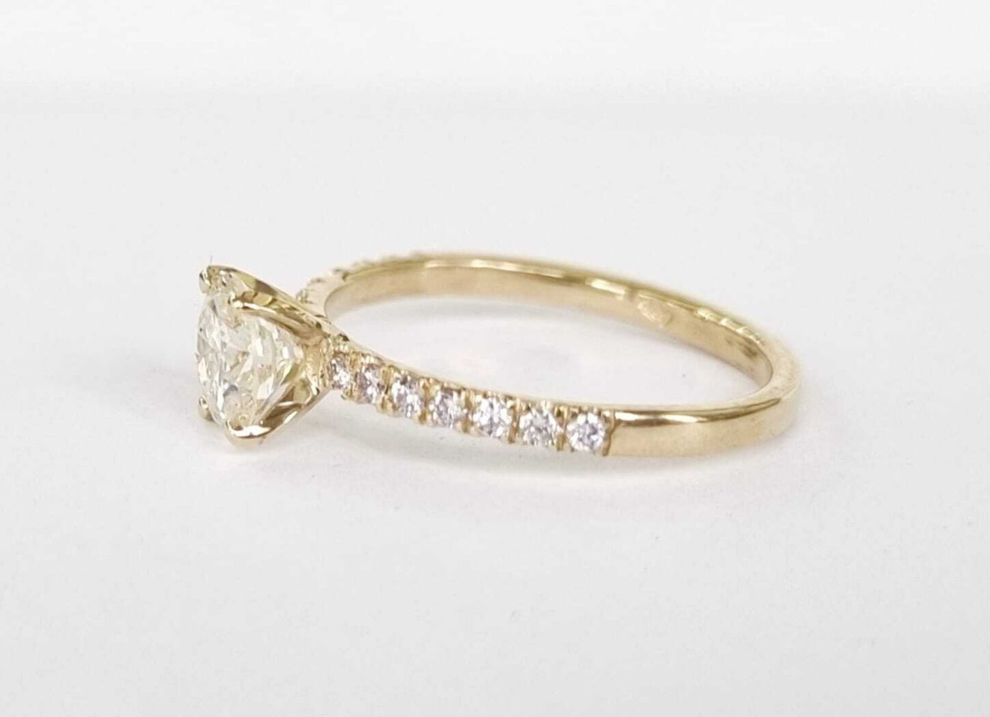 Anello fidanzamento in oro bianco 18k e diamanti naturali certificato igi 0.90ct