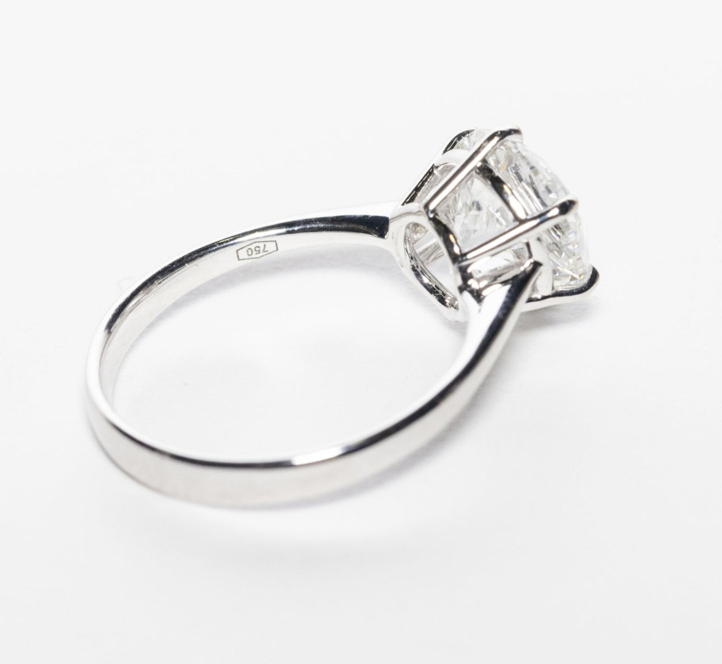 Anello solitario in oro bianco 18k e diamante naturale 1.70ct D IF