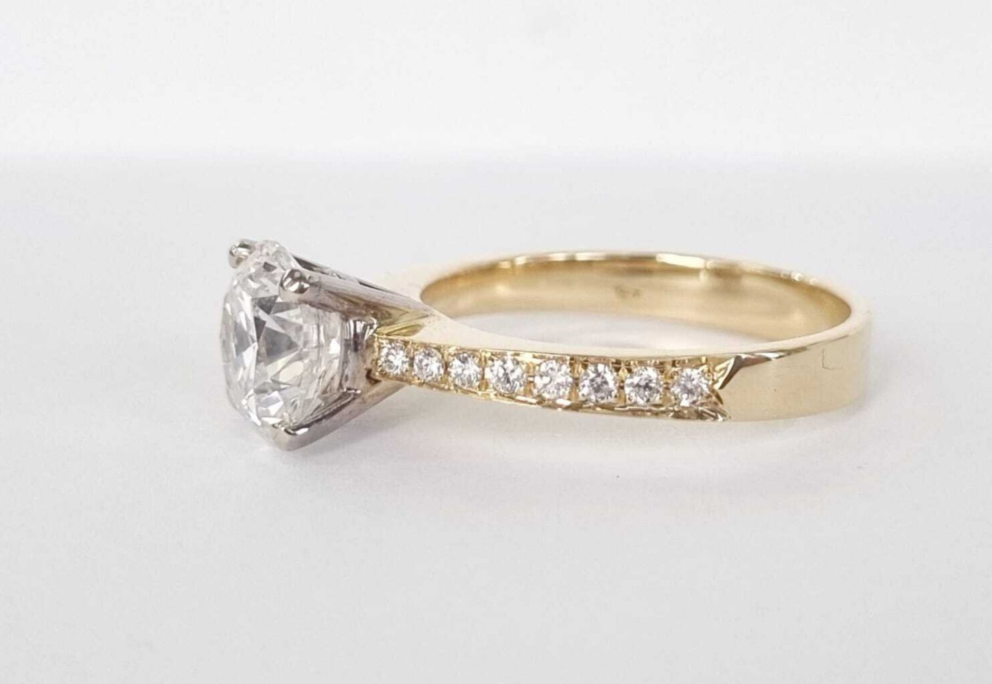 Anello fidanzamento in oro bianco 18k e diamanti naturali certificato igi 1.25ct