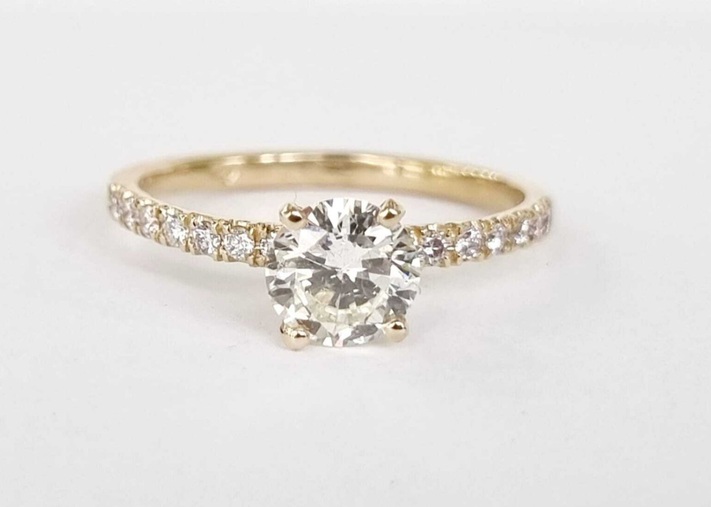 Anello fidanzamento in oro bianco 18k e diamanti naturali certificato igi 0.90ct