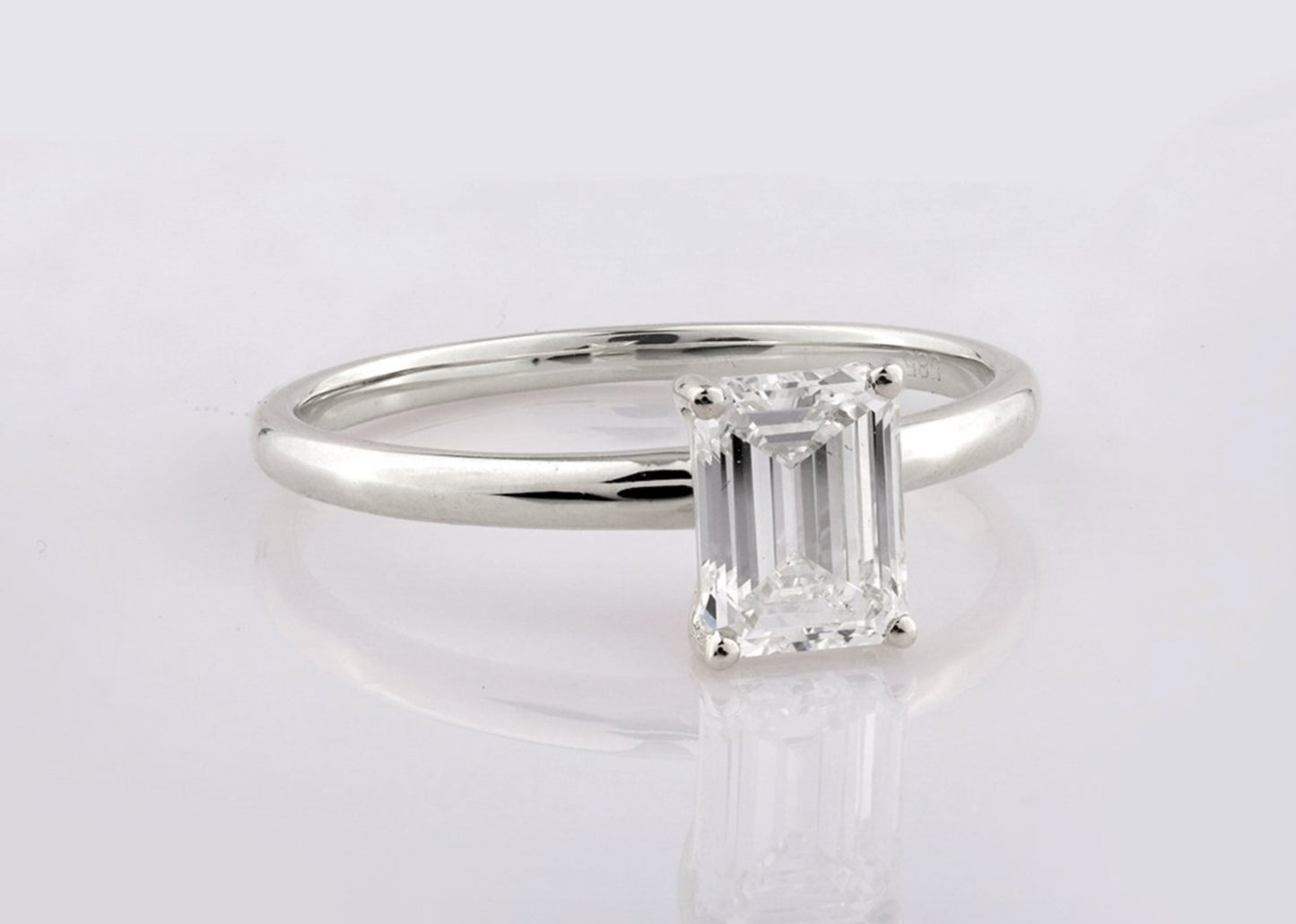 Anello solitario in oro bianco 18k e diamante naturale taglio smeraldo 1.20ct