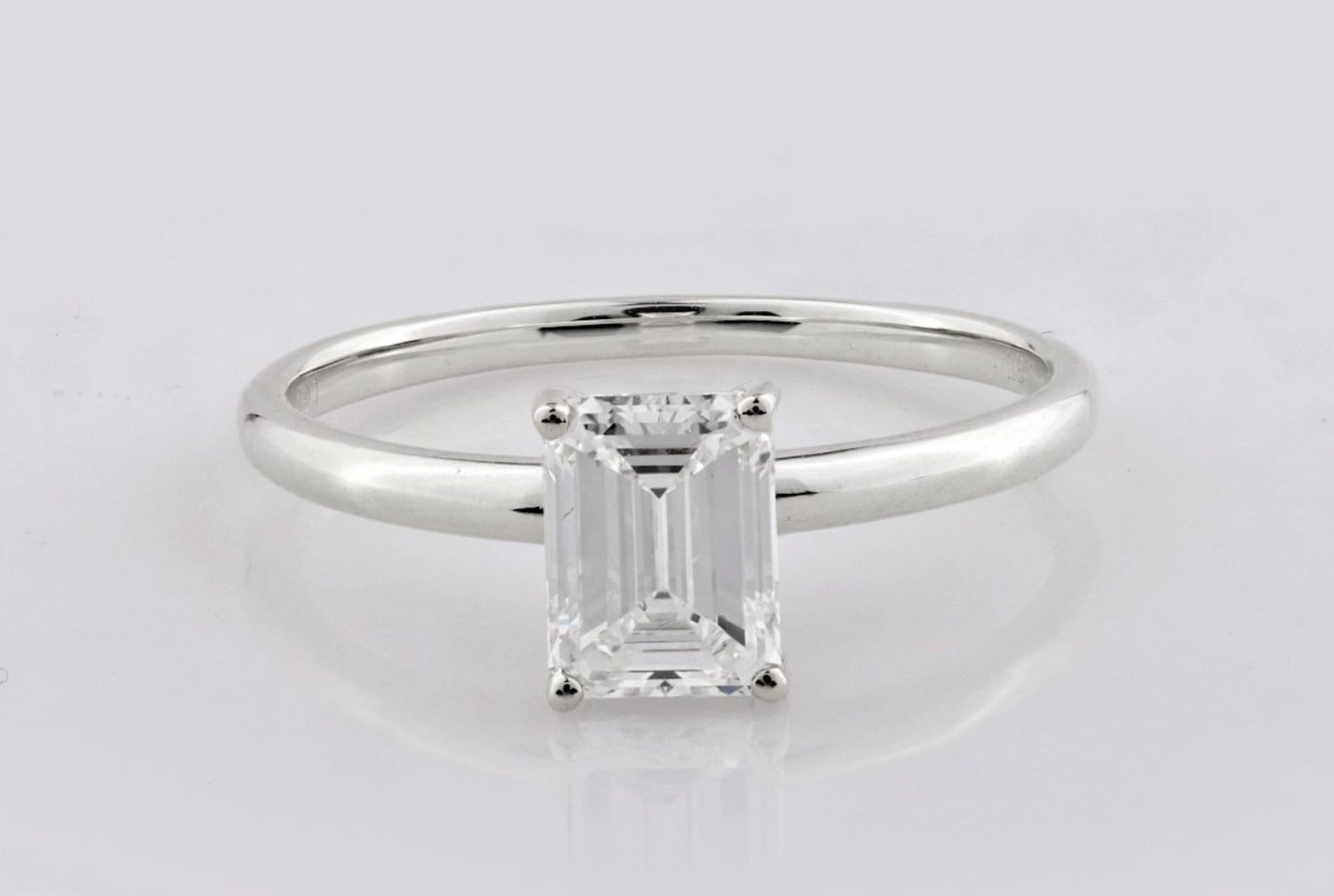Anello solitario in oro bianco 18k e diamante naturale taglio smeraldo 1.20ct