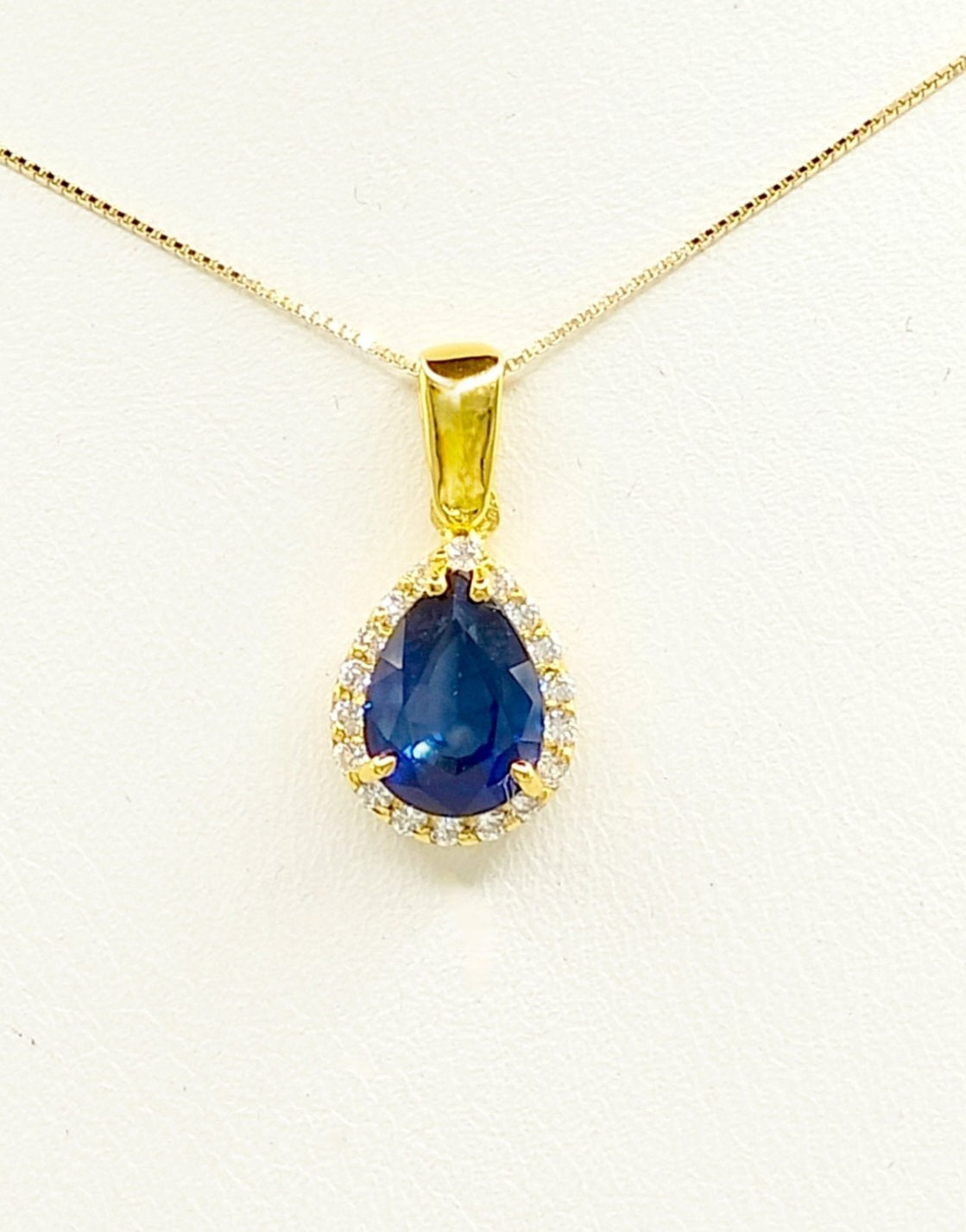 Collana in oro bianco 18k e diamanti naturali e zaffiro naturale 1.80ct